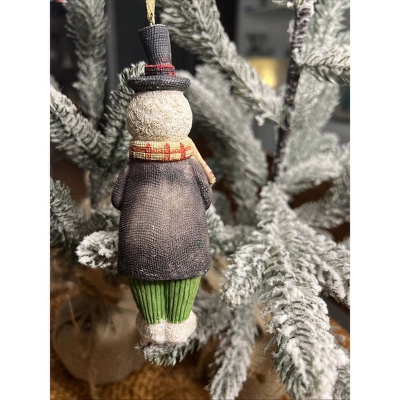 Primitive Resin Snowman with Red Star Ornament Hat Scarf Coat, Christmas - Picture 3 of 5